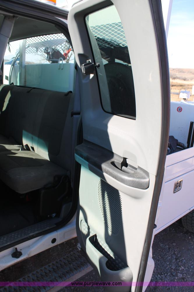 image for item C3673 2004 Ford F550 SuperCab utility truck