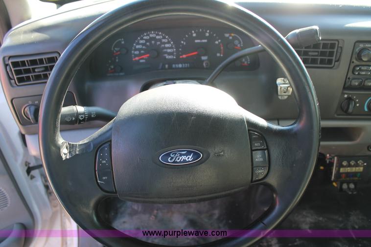 image for item C3673 2004 Ford F550 SuperCab utility truck
