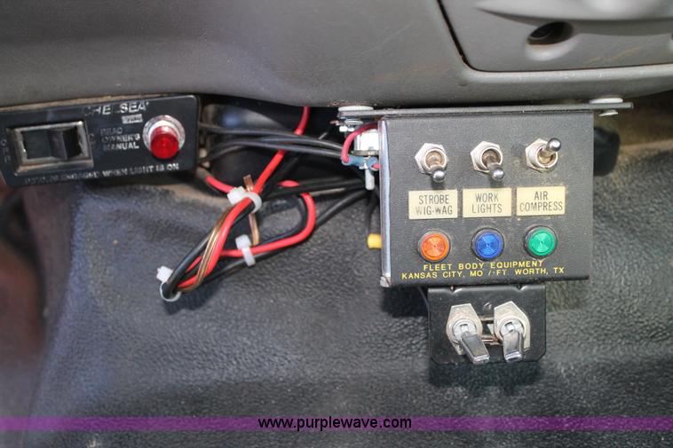 image for item C3673 2004 Ford F550 SuperCab utility truck