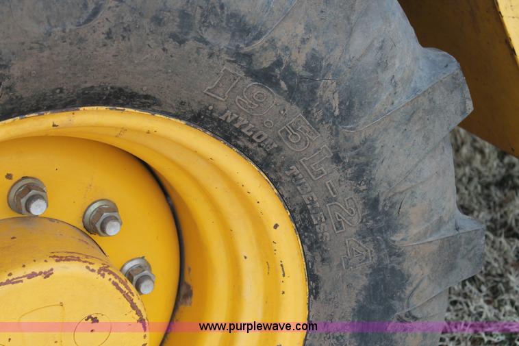 image for item C3676 Komatsu WB140-2N backhoe