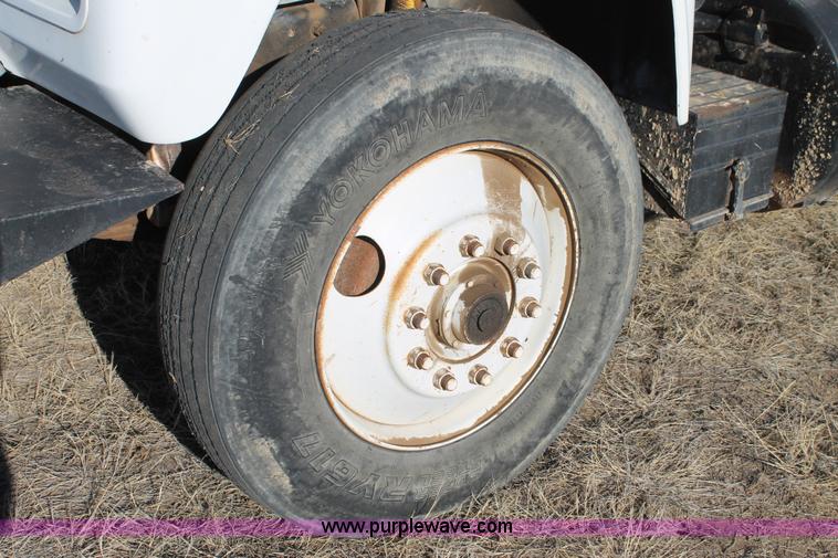 image for item C3681 1984 Mack RD686S dump truck