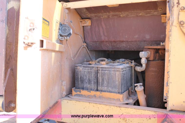 image for item C3689 1989 Case 1150E dozer