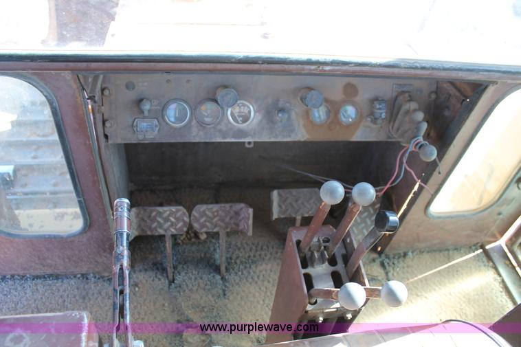 image for item C3689 1989 Case 1150E dozer