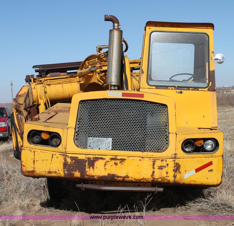 image for item C3696 John Deere 860 scraper