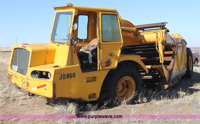 image for item C3696 John Deere 860 scraper