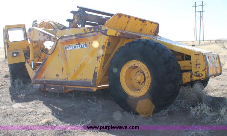 image for item C3696 John Deere 860 scraper
