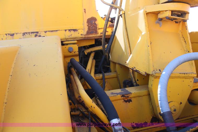 image for item C3696 John Deere 860 scraper