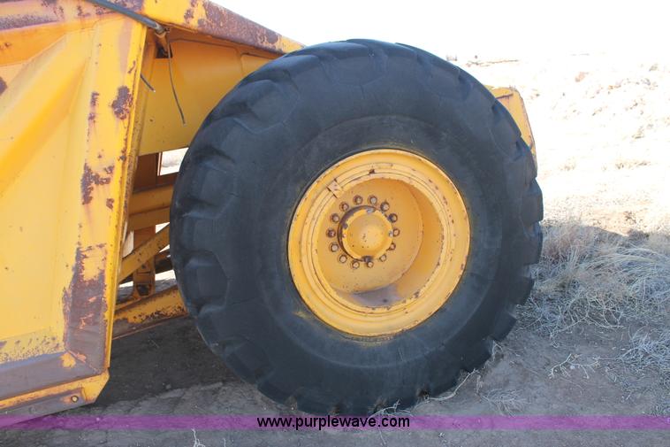 image for item C3696 John Deere 860 scraper