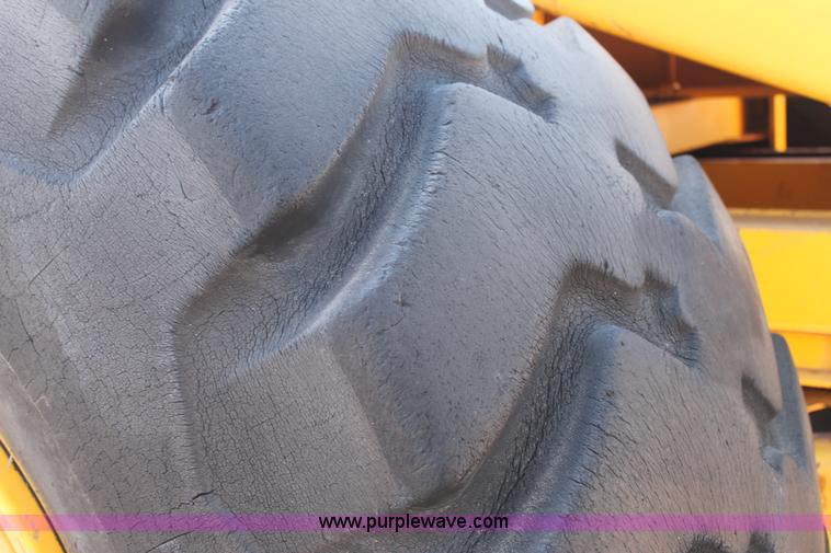 image for item C3696 John Deere 860 scraper