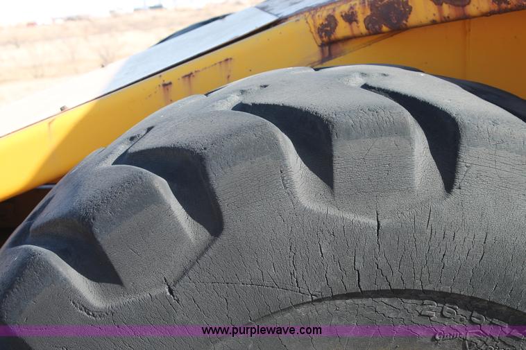 image for item C3696 John Deere 860 scraper