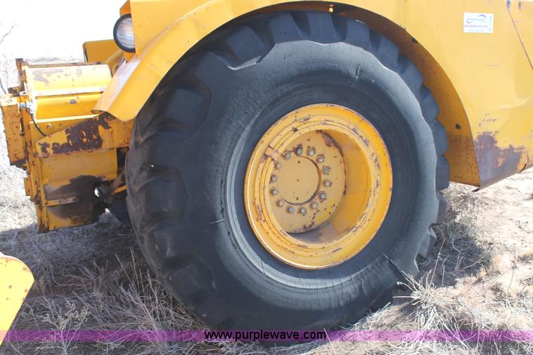 image for item C3696 John Deere 860 scraper