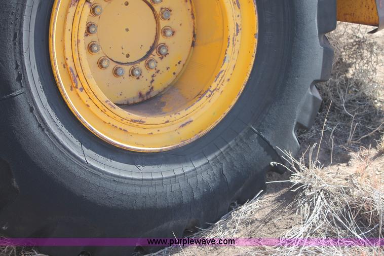 image for item C3696 John Deere 860 scraper