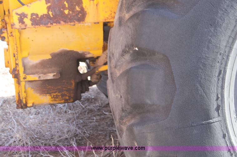 image for item C3696 John Deere 860 scraper