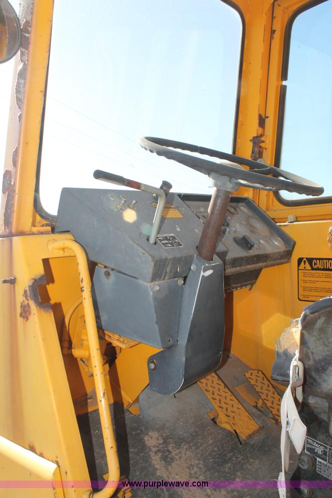 image for item C3696 John Deere 860 scraper