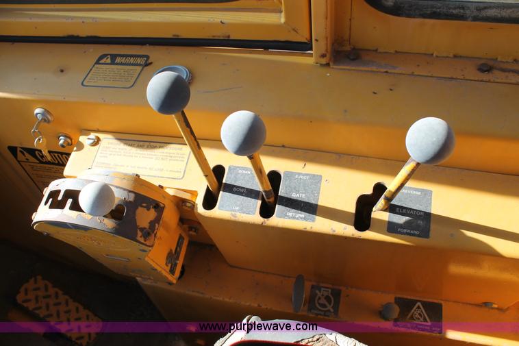 image for item C3696 John Deere 860 scraper