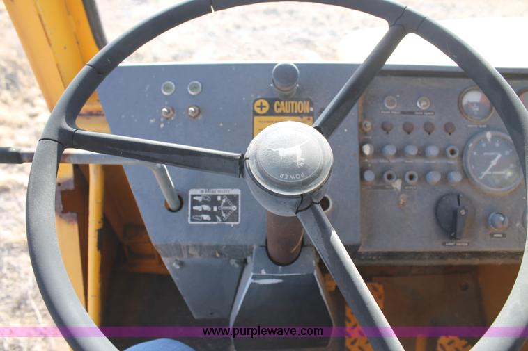 image for item C3696 John Deere 860 scraper