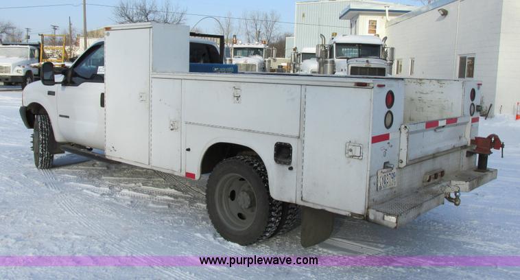 image for item E5246 2000 Ford F450 Super Duty utility truck