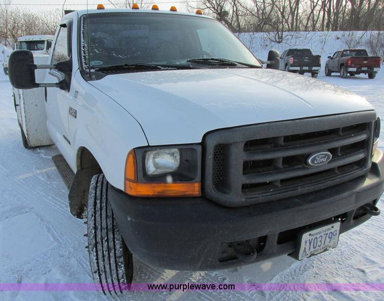 image for item E5246 2000 Ford F450 Super Duty utility truck