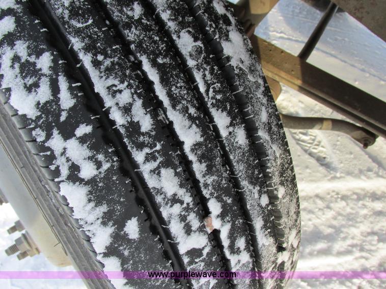 image for item E5246 2000 Ford F450 Super Duty utility truck