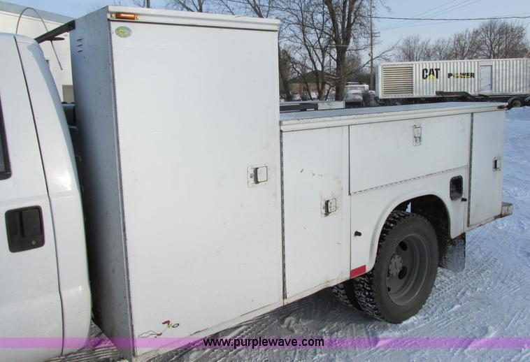 image for item E5246 2000 Ford F450 Super Duty utility truck