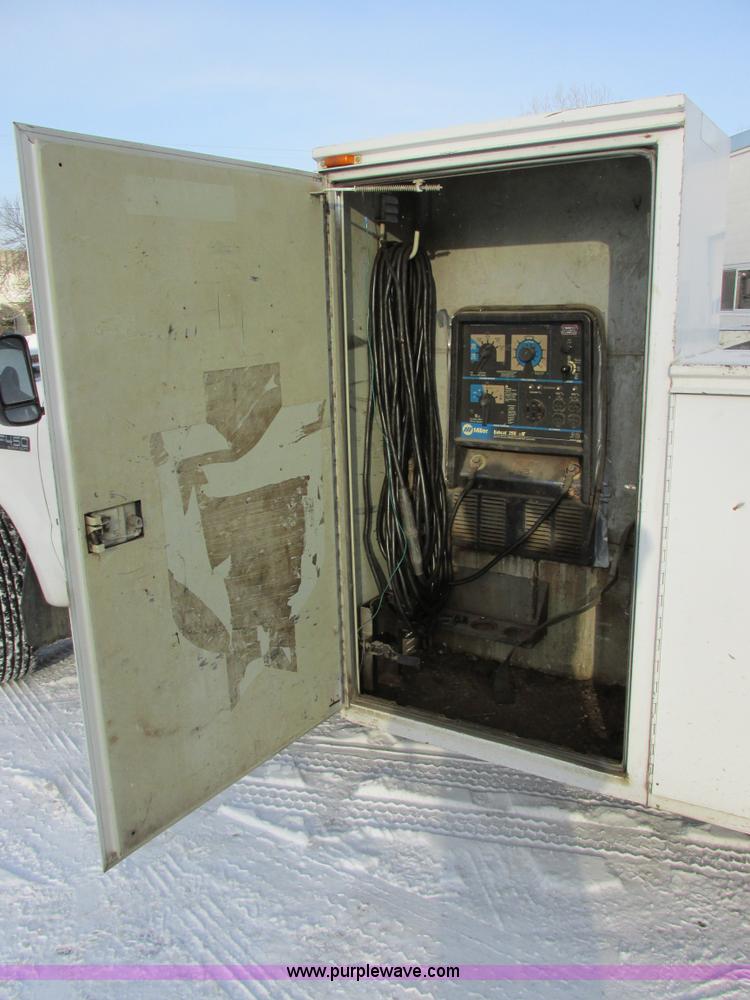 image for item E5246 2000 Ford F450 Super Duty utility truck