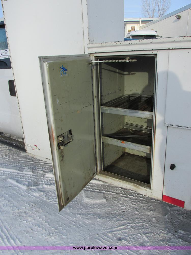 image for item E5246 2000 Ford F450 Super Duty utility truck