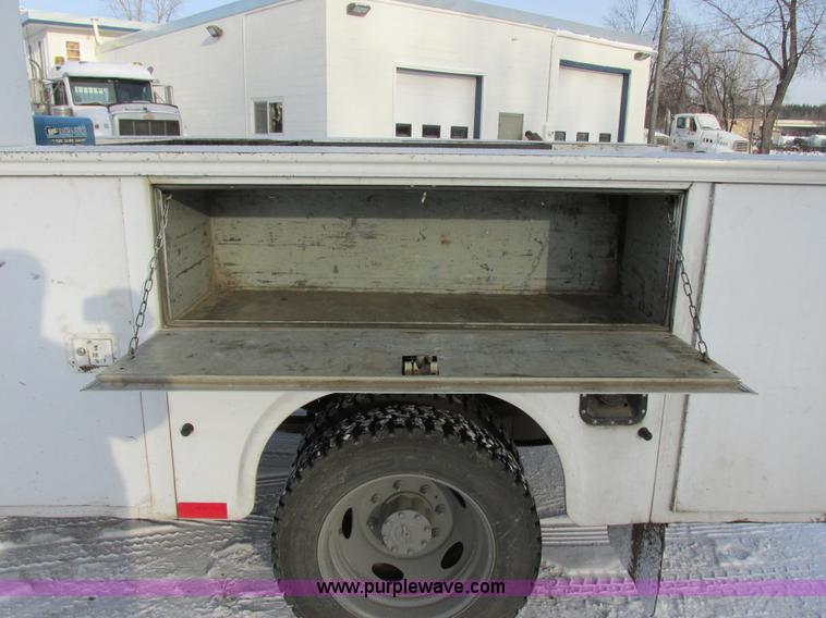 image for item E5246 2000 Ford F450 Super Duty utility truck