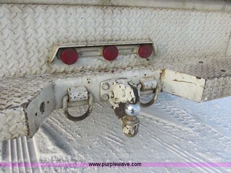 image for item E5246 2000 Ford F450 Super Duty utility truck