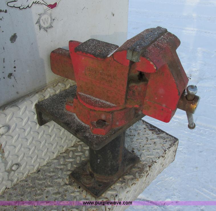 image for item E5246 2000 Ford F450 Super Duty utility truck