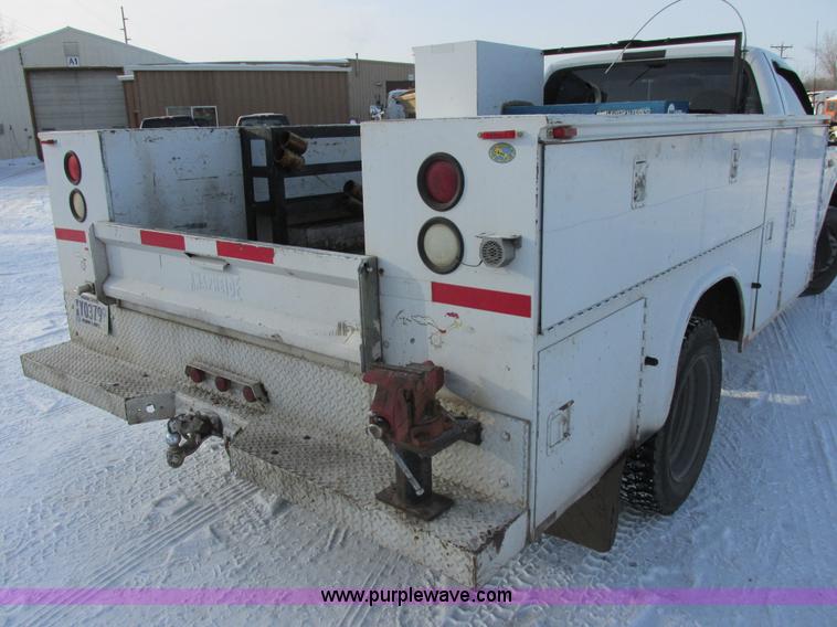 image for item E5246 2000 Ford F450 Super Duty utility truck