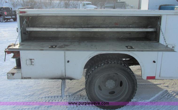 image for item E5246 2000 Ford F450 Super Duty utility truck