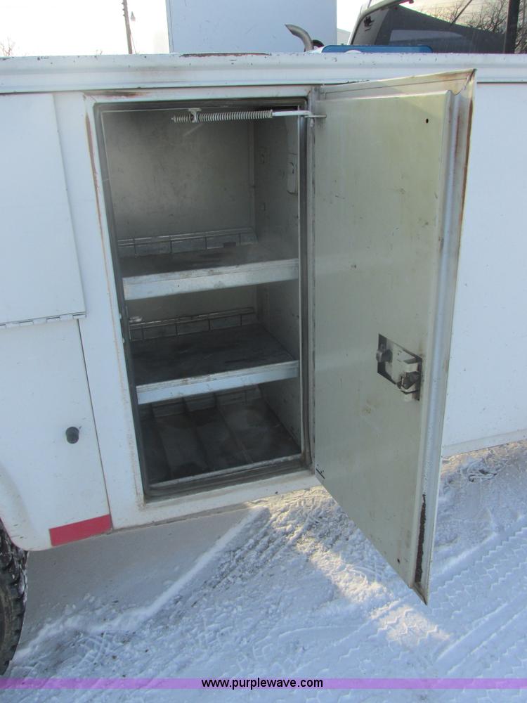 image for item E5246 2000 Ford F450 Super Duty utility truck