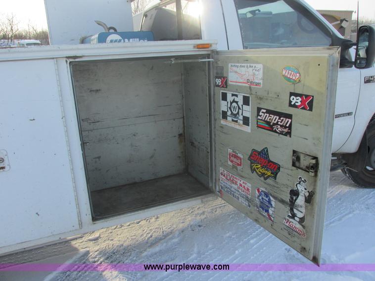 image for item E5246 2000 Ford F450 Super Duty utility truck