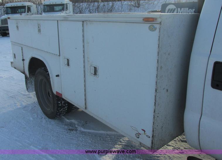 image for item E5246 2000 Ford F450 Super Duty utility truck