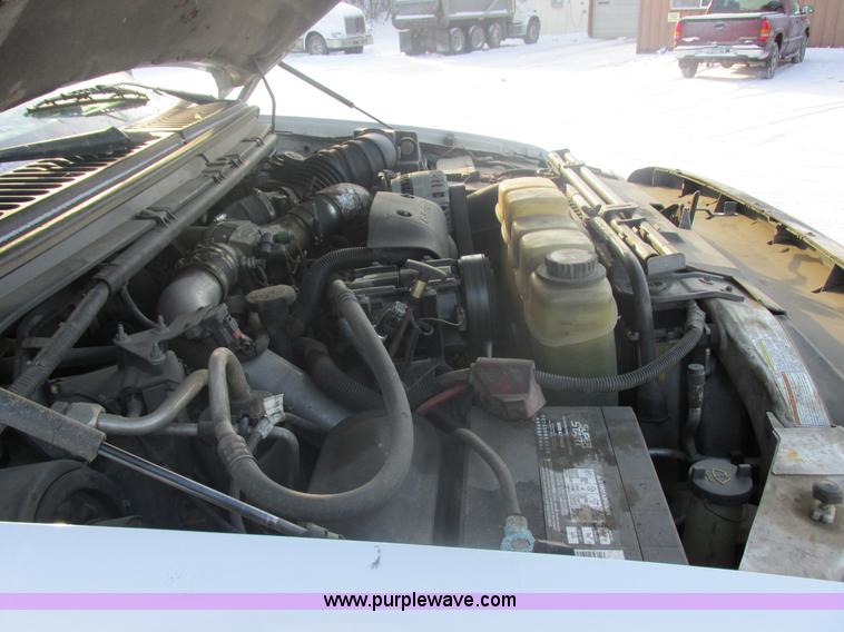 image for item E5246 2000 Ford F450 Super Duty utility truck