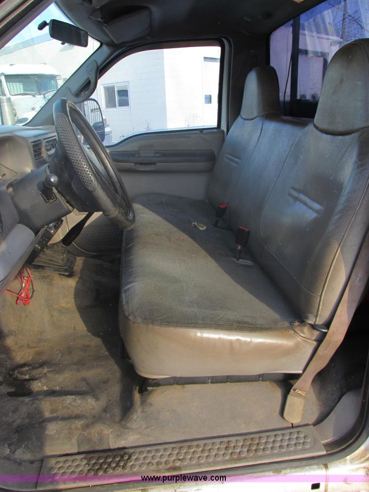 image for item E5246 2000 Ford F450 Super Duty utility truck