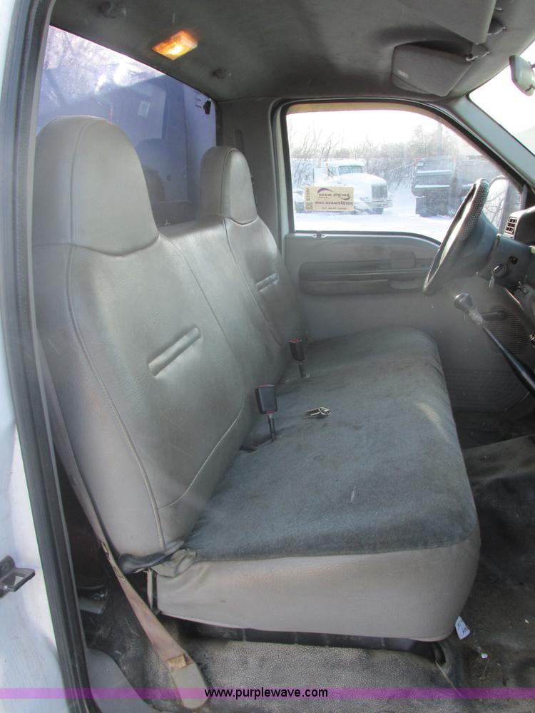 image for item E5246 2000 Ford F450 Super Duty utility truck