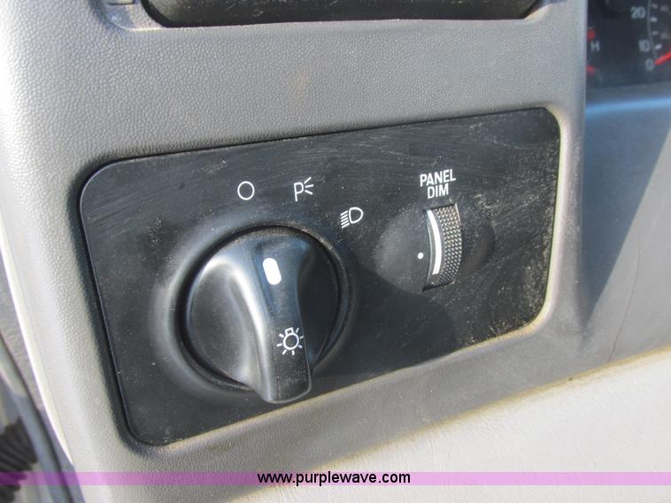 image for item E5246 2000 Ford F450 Super Duty utility truck