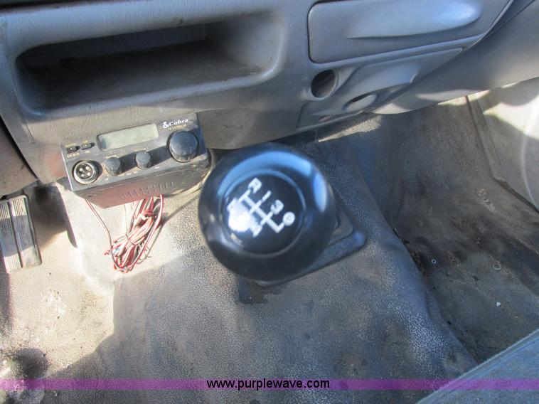 image for item E5246 2000 Ford F450 Super Duty utility truck