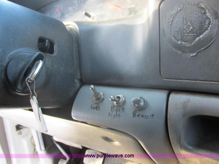 image for item E5246 2000 Ford F450 Super Duty utility truck