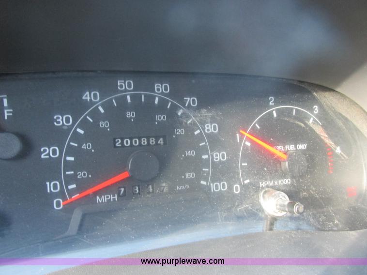 image for item E5246 2000 Ford F450 Super Duty utility truck