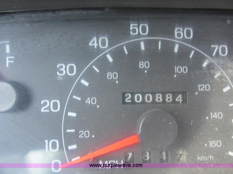 image for item E5246 2000 Ford F450 Super Duty utility truck