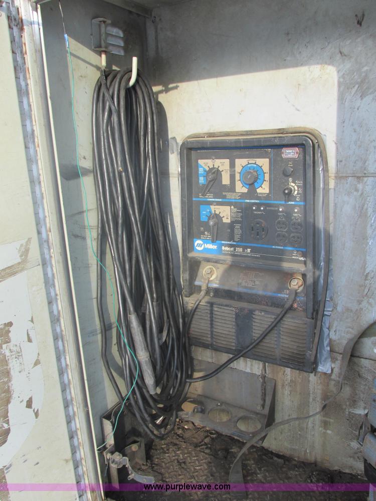 image for item E5246 2000 Ford F450 Super Duty utility truck