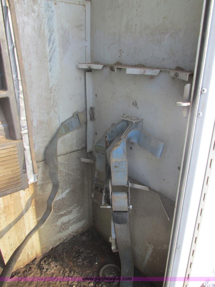 image for item E5246 2000 Ford F450 Super Duty utility truck