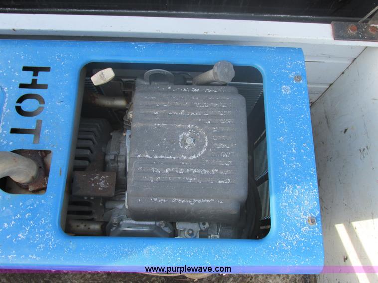 image for item E5246 2000 Ford F450 Super Duty utility truck