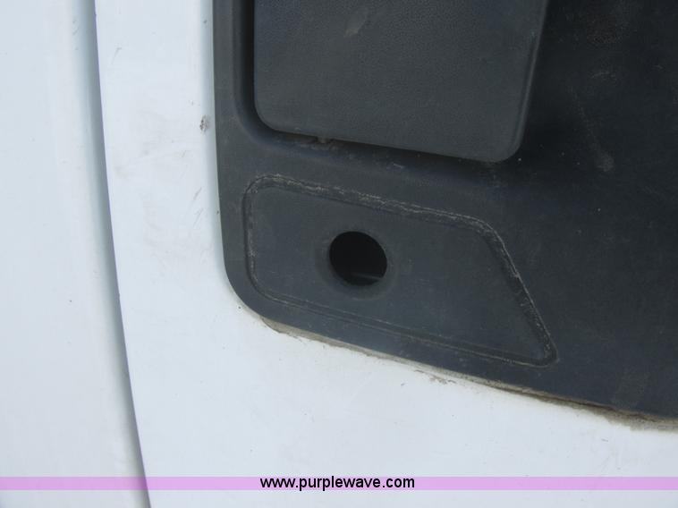 image for item E5246 2000 Ford F450 Super Duty utility truck