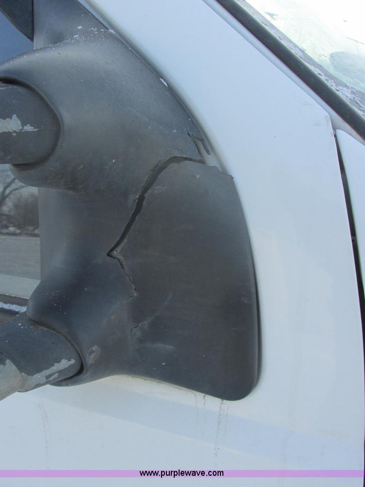 image for item E5246 2000 Ford F450 Super Duty utility truck