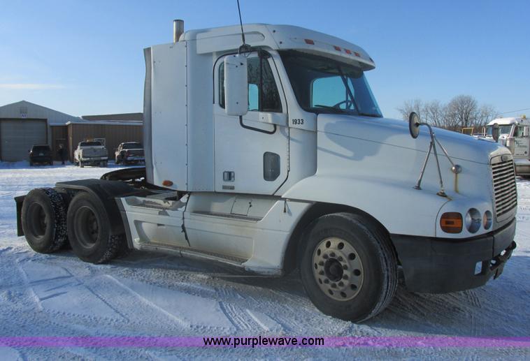 image for item E5247 2000 Freightliner Century Class semi truck