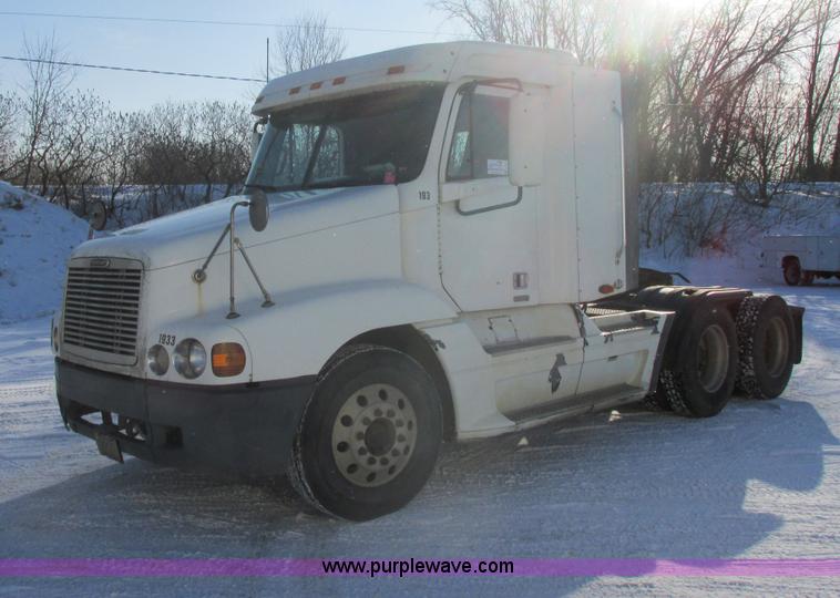 image for item E5247 2000 Freightliner Century Class semi truck