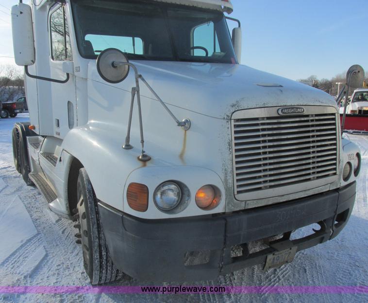 image for item E5247 2000 Freightliner Century Class semi truck
